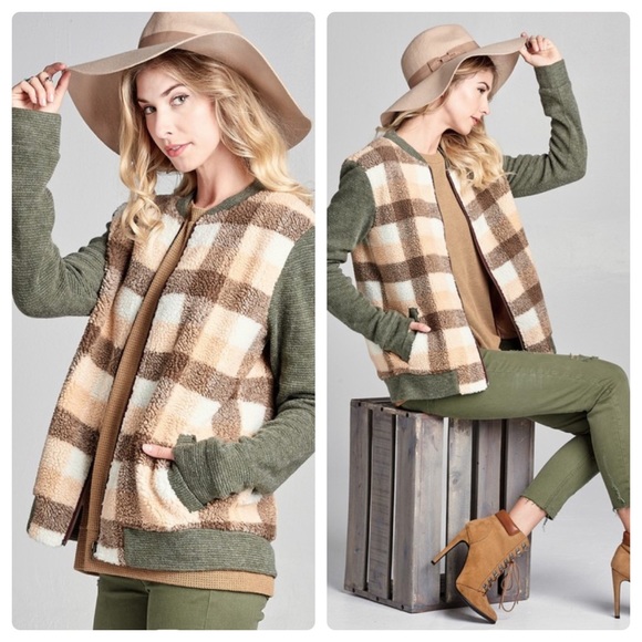 A Girl Thing Jackets & Blazers - 1 left❤️2 for $40❤️gingham Sherpa bomber jacket